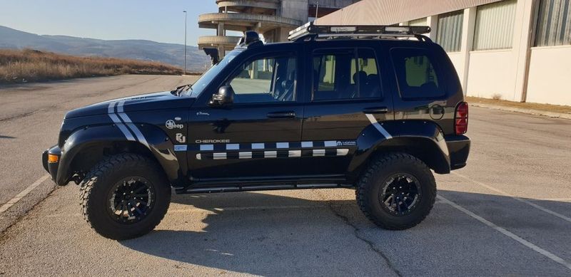 Jeep Cherokee • 2004 • 166,000 km 4