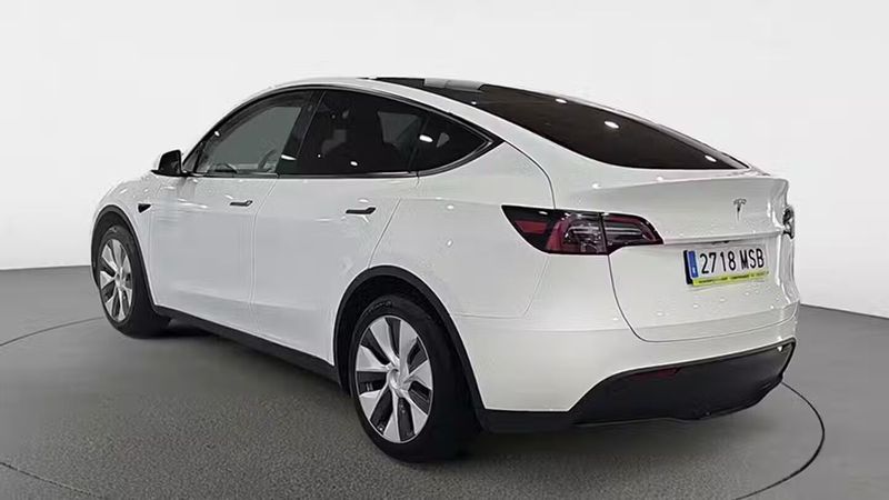 Tesla Model Y • 2024 • 16,942 km 6