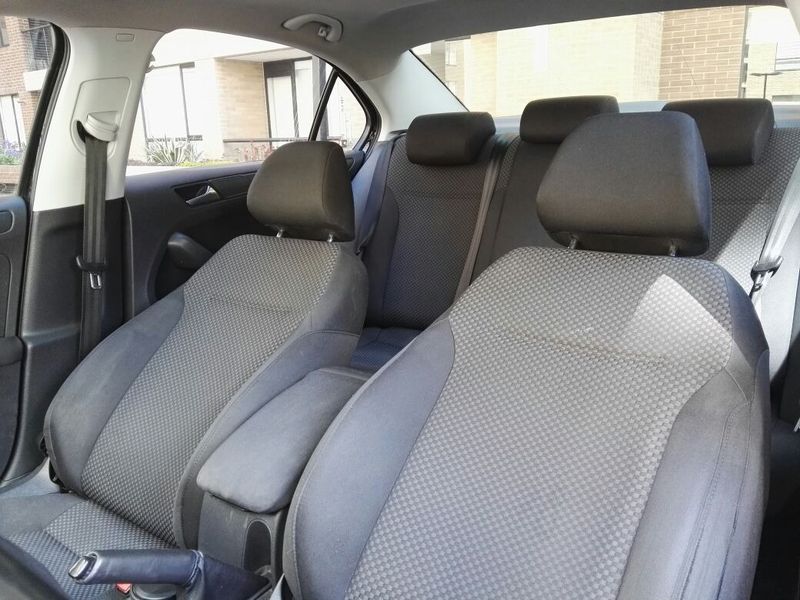 Volkswagen Jetta • 2012 • 145,000 km 4