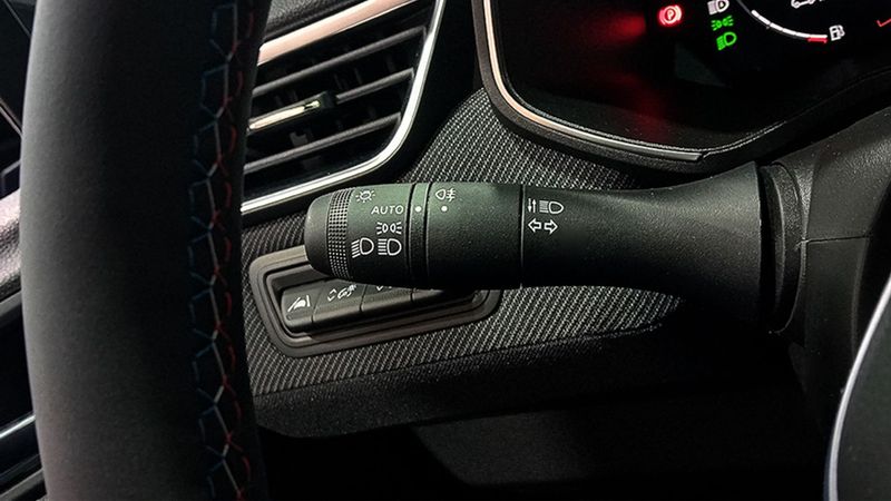 Renault Clio • 2023 • 10,831 km 26