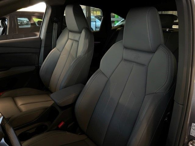 Audi Q3 • 2021 • 22,100 km 14