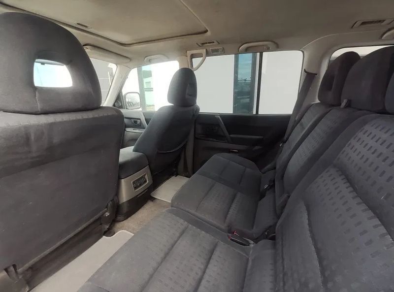 Mitsubishi Pajero • 2000 • 80,000 km 6