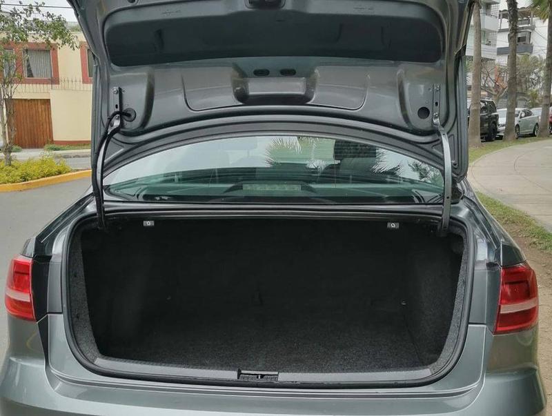 Volkswagen Jetta • 2014 • 77,600 km 4