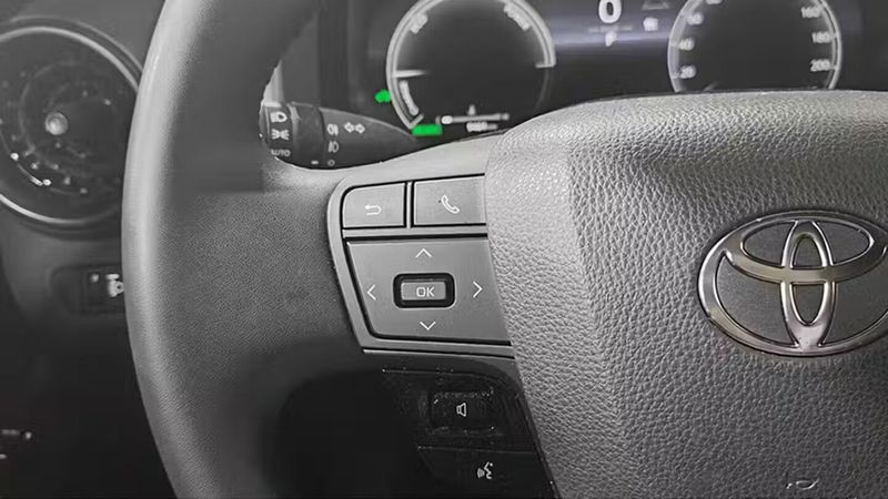 Toyota C-HR • 2023 • 9,461 km 10