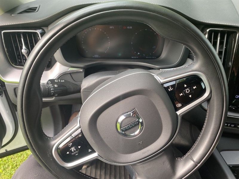 Volvo XC60 • 2019 • 33,000 km 7