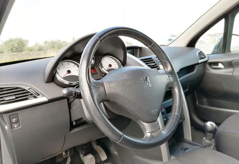 Peugeot 207 • 2008 • 99,999 km 3