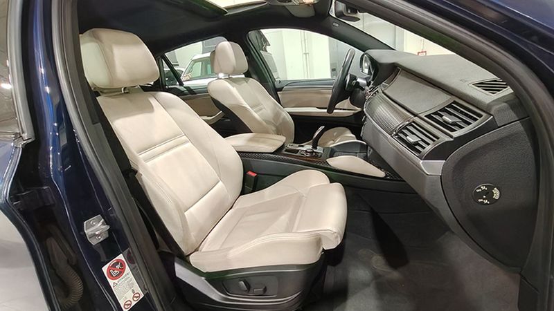 BMW X6 • 2013 • 124,000 km 12