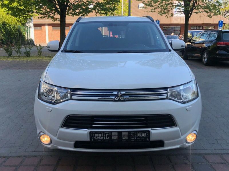 Mitsubishi Outlander • 2013 • 136,000 km 3