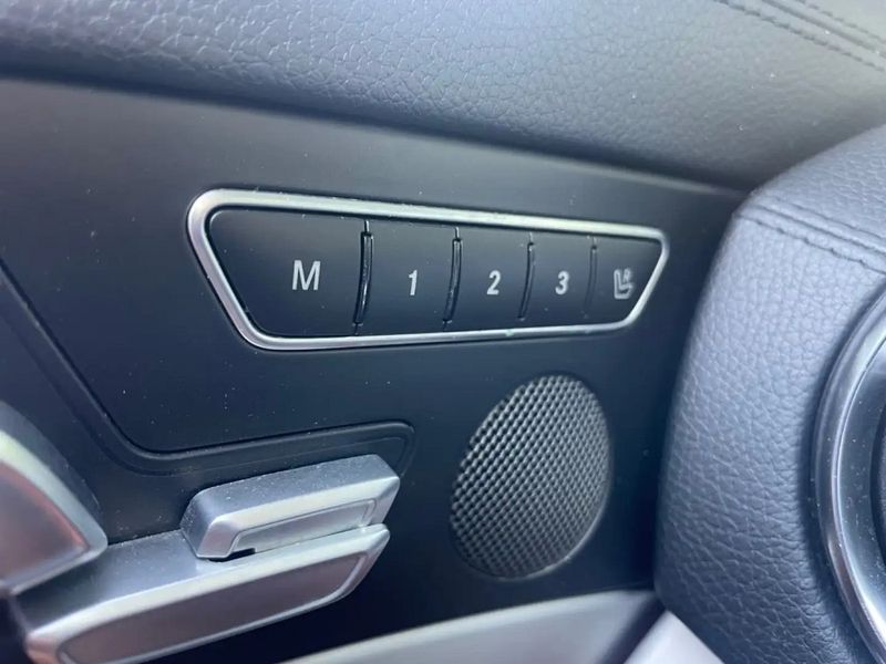 Mercedes-Benz SL-Class • 2012 • 91,000 km 9