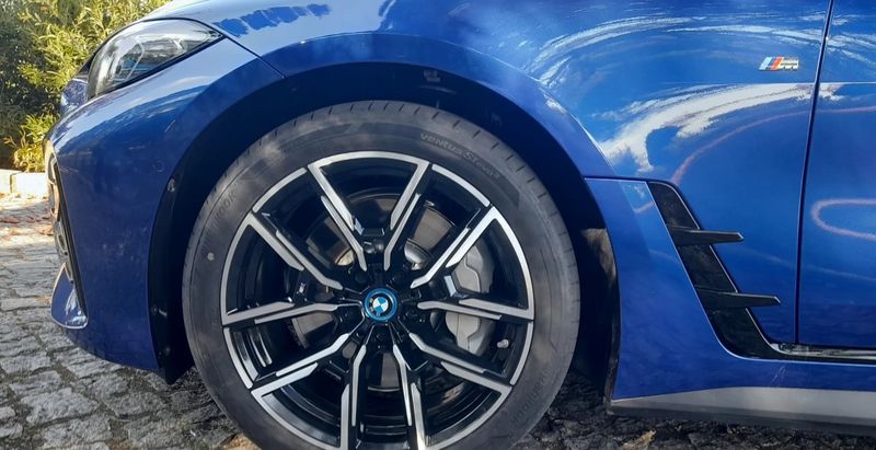 BMW i8 • 2023 • 1,483 km 10