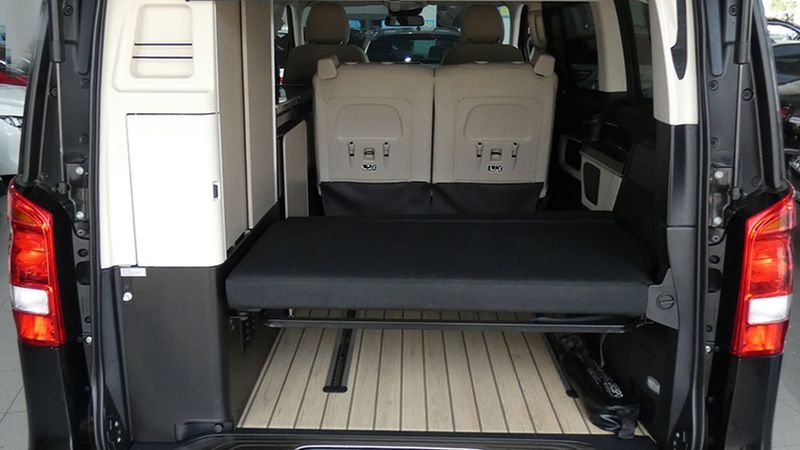 Mercedes-Benz 310 Van • 2019 • 76,300 km 12