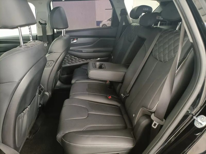 Hyundai Santa Fe • 2024 • 23,860 km 2