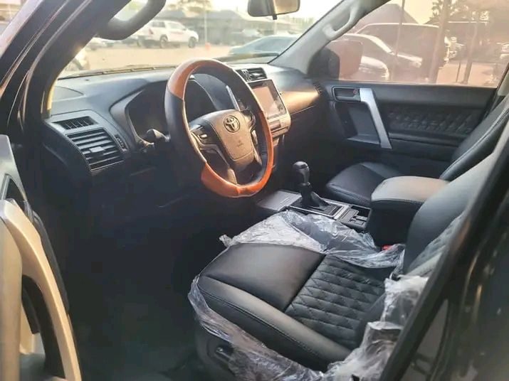 Toyota Land Cruiser • 2017 • 50,000 km 2