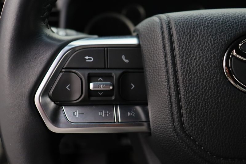 Toyota Land Cruiser • 2022 • 30,884 km 17