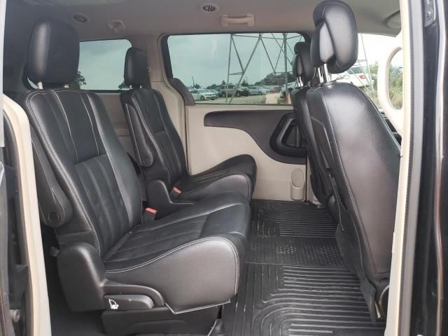 Chrysler Town & Country • 2015 • 10,000 mi 9