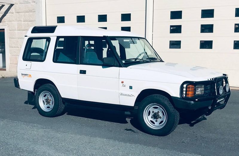 Land Rover Discovery • 1993 • 300,000 km 1