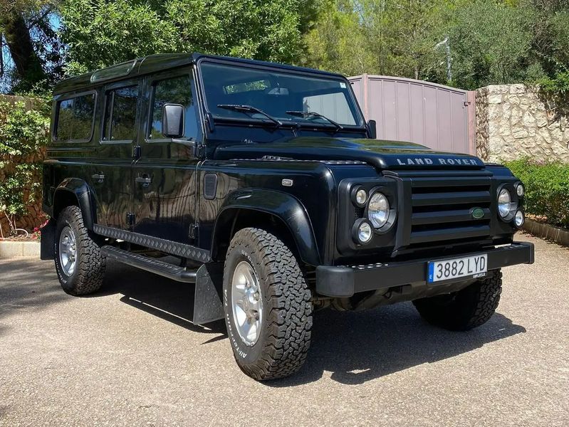 Land Rover Defender • 2010 • 101,000 km 5