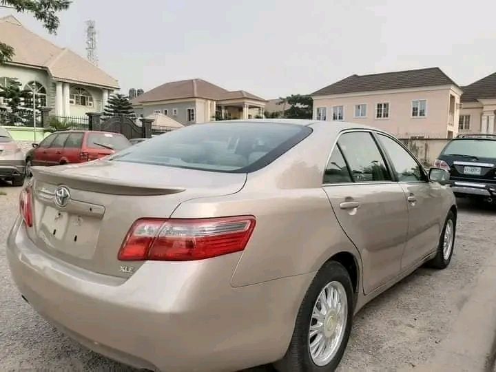 Toyota Camry • 2010 • 126,340 km 10