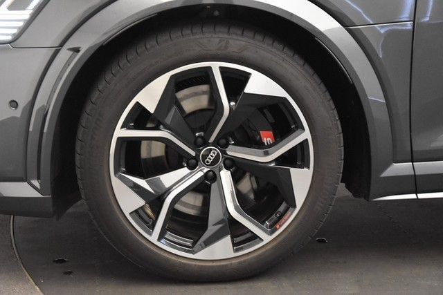 Audi e-tron • 2021 • 19,900 km 18