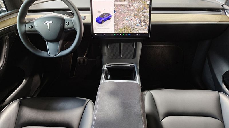 Tesla Model Y • 2023 • 46,686 km 8