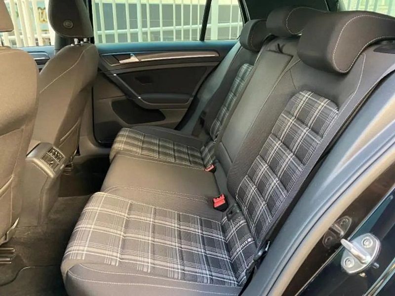 Volkswagen Golf • 2018 • 76,200 km 6