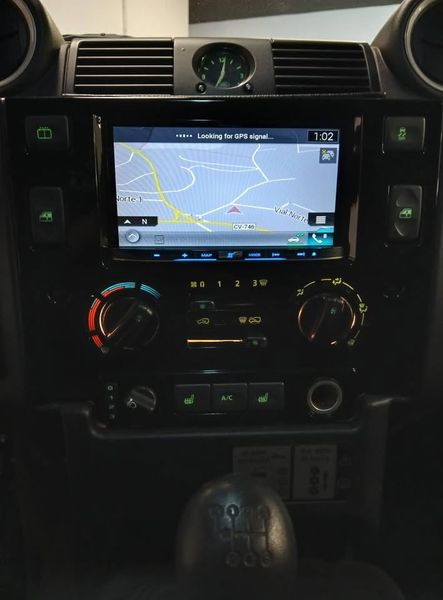 Land Rover Defender • 2015 • 21,000 km 3