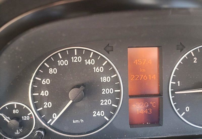 Mercedes-Benz A • 2009 • 249,999 km 4