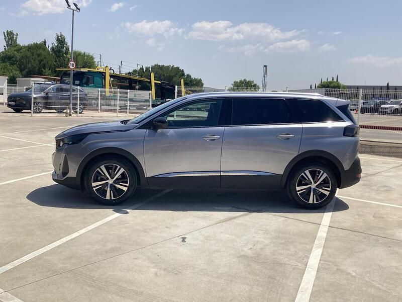Peugeot 5008 • 2022 • 49,995 km 2
