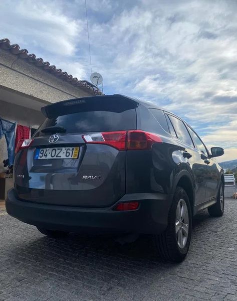 Toyota RAV4 • 2014 • 80,000 km 4