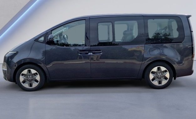 Hyundai H1 • 2023 • 23,000 km 2