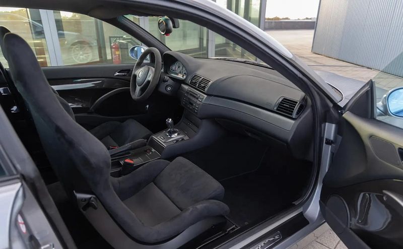 BMW M3 • 2003 • 118,000 km 11