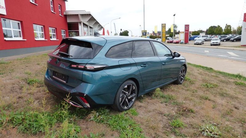Peugeot 308 • 2022 • 8,655 km 2