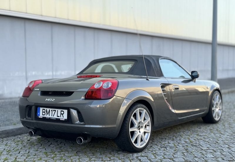 Toyota MR2 • 2005 • 87,000 km 4