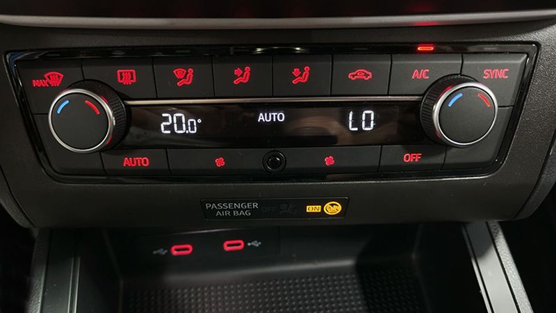 Seat Ibiza • 2022 • 21,512 km 9