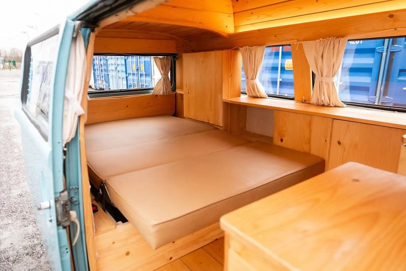 Volkswagen Multivan • 1989 • 220,800 km 11