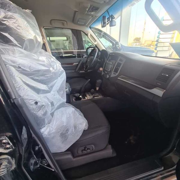 Mitsubishi Pajero Sport • 2017 • 50,000 km 3