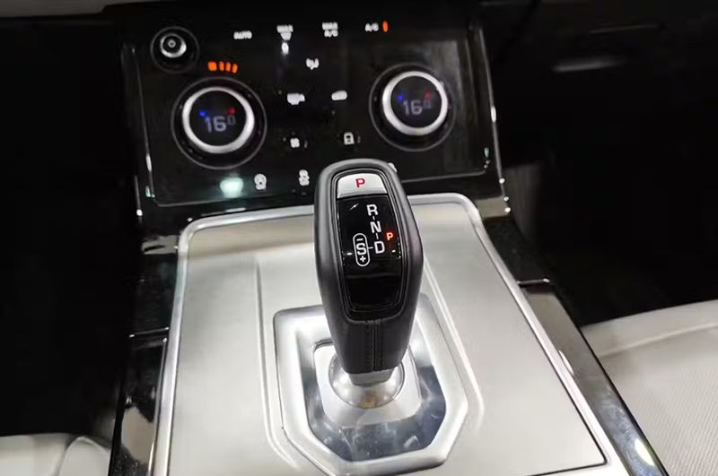 Land Rover Range Rover Evoque • 2022 • 35,424 km 6