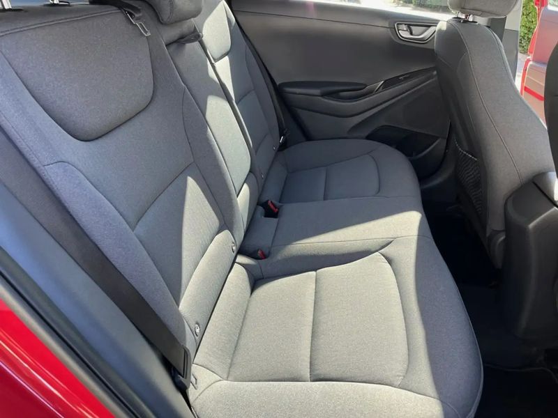 Hyundai Ioniq Hybrid • 2022 • 93,638 km 5