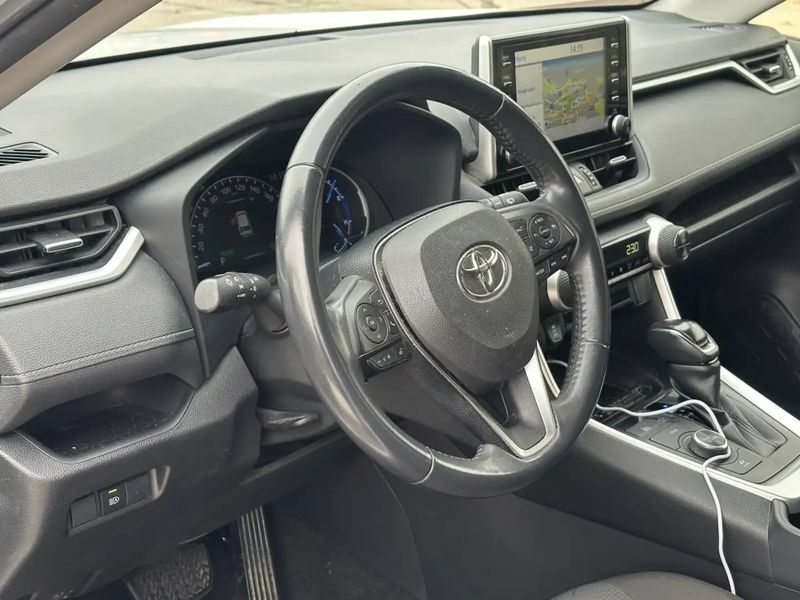 Toyota RAV4 • 2020 • 139,000 km 7