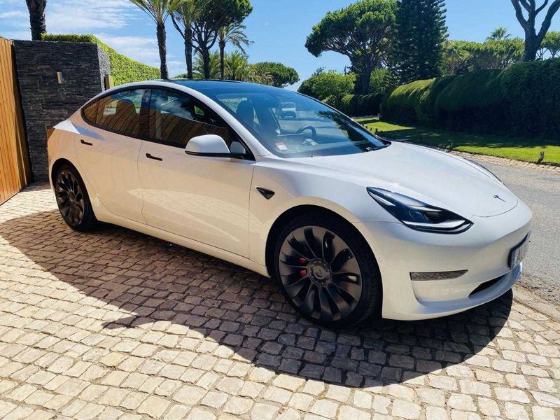 Tesla Model 3 • 2021 • 7,000 km 4