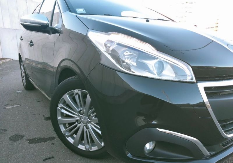 Peugeot 2008 • 2017 • 163,000 km 3