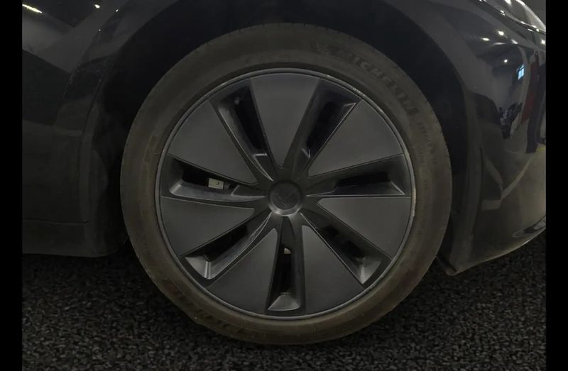 Tesla Model 3 • 2024 • 26,061 km 10