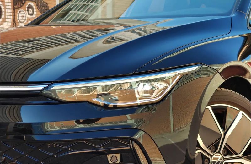 Volkswagen Golf Variant • 2024 • 12,440 km 10