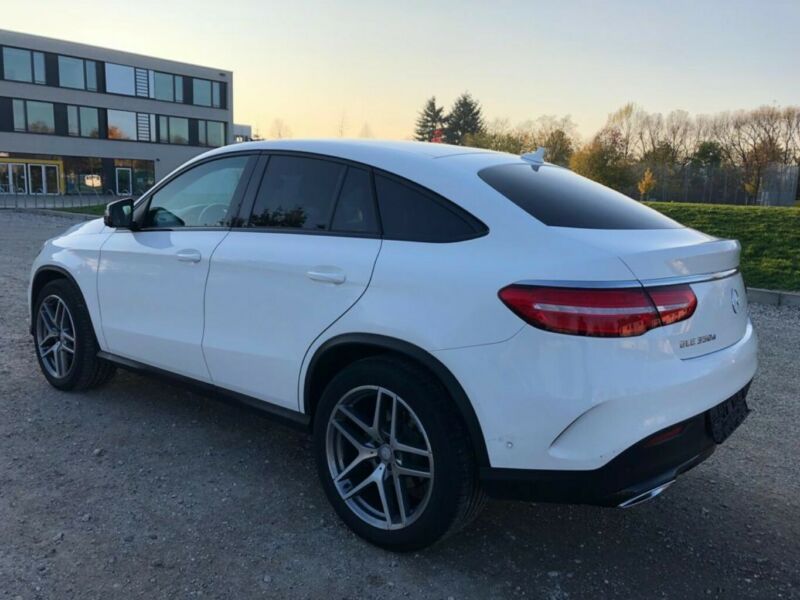 Mercedes-Benz GLE • 2015 • 193,000 km 4