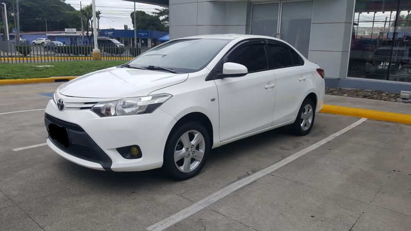 Toyota Yaris • 2014 • 105,000 km 4