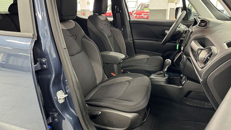 Jeep Renegade • 2023 • 123 km 12