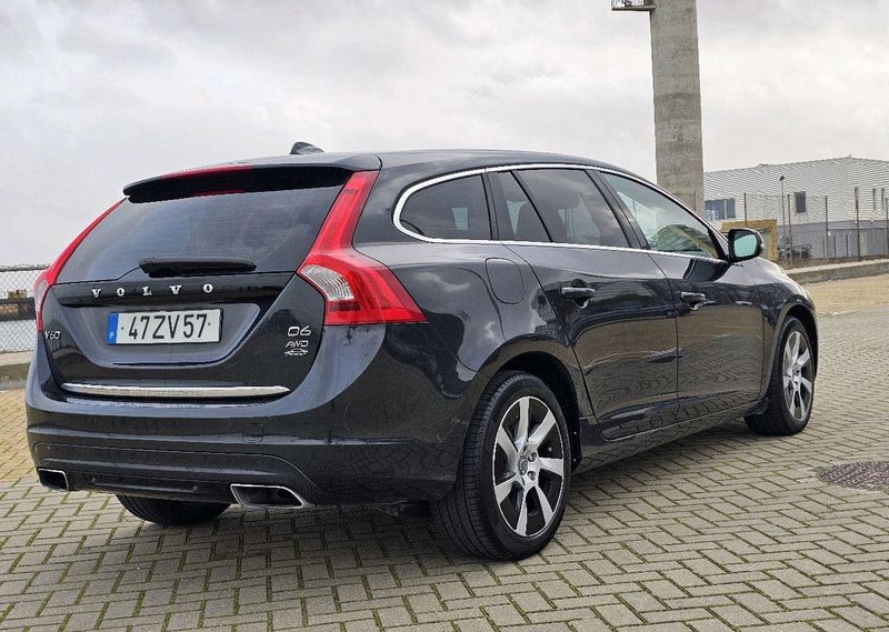 Volvo V60 • 2014 • 250,000 km 2