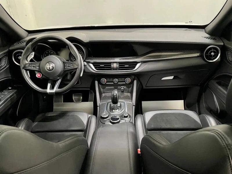 Alfa Romeo Stelvio • 2018 • 120,000 km 2