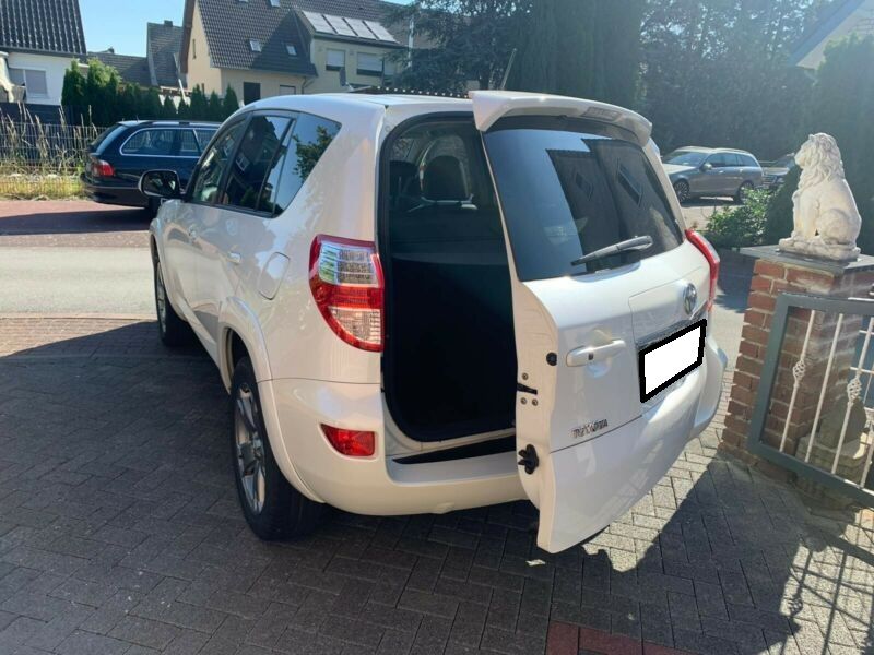 Toyota RAV4 • 2015 • 219,000 km 4