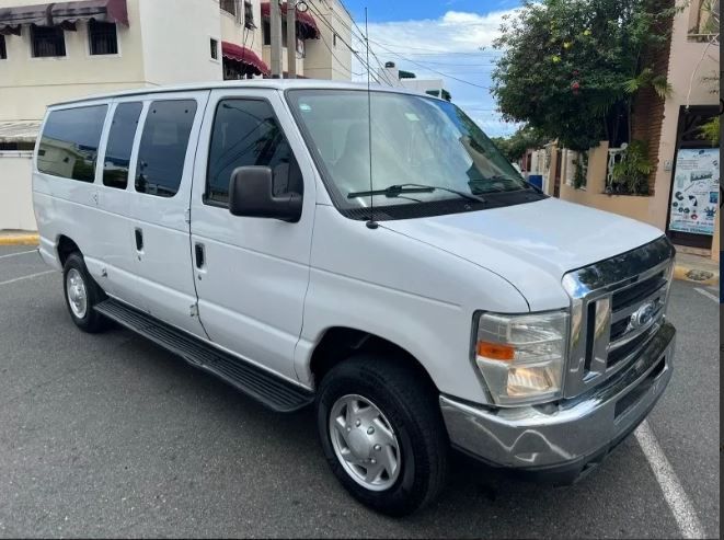 Ford E-350 • 2014 • 127,000 km 3